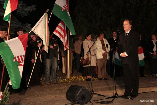 Kőrösi Csaba