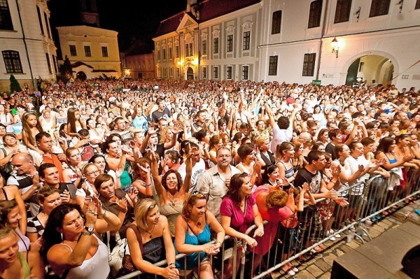 Idén nem lesz ekkora tömeg a várban