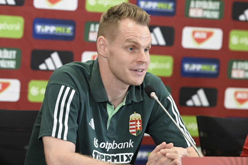  Dibusz Dénes, a magyar labdarúgó-válogatott kapusa sajtótájékoztatón a Magyar Labdarúgó Szövetség (MLSZ) Telki Edzőközpontjában 2023. október 13-án. Az Európa-bajnoki selejtezősorozatban a nemzeti csapat Szerbiát fogadja a Puskás Arénában október 14-én. MTI/Koszticsák Szilárd