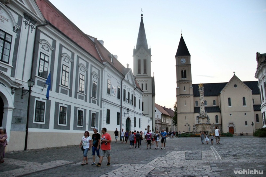 Bőven akad látnivaló a várban is