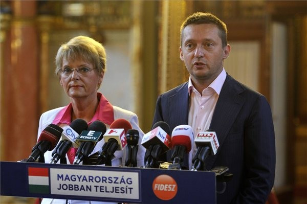 Hoffmann Rózsa és Rogán Antal (mti)