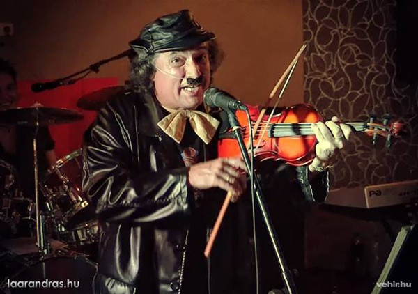 forrás: Laár András hivatalos oldala