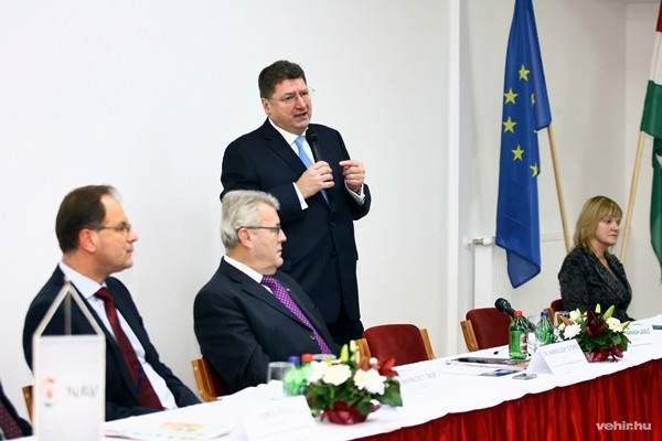 Dr. Parragh László