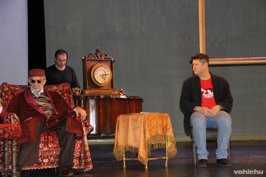 A stáb próbál a musicalre