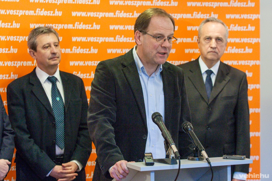 Lasztovicza Jenő, dr. Navracsics Tibor, dr. Kontrát Károly