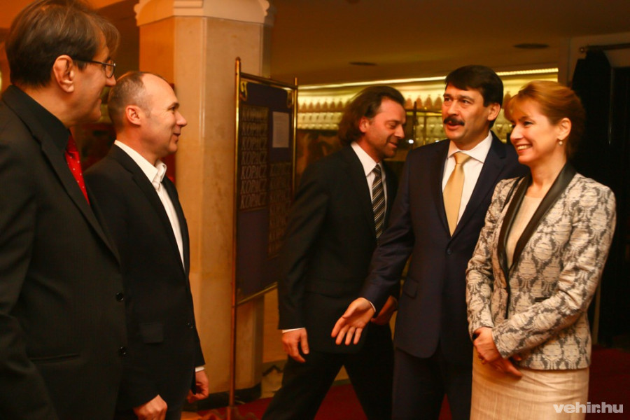 Eperjes Károly, Porga Gyula és Oberfrank Pál fogadták Áder Jánost és feleségét (Fotó: Domján Attila, vehir.hu)