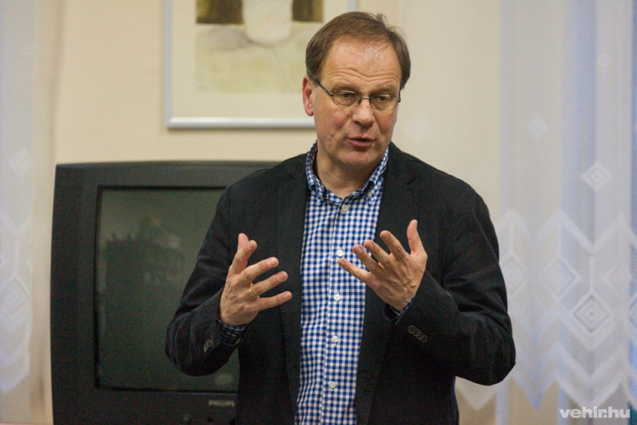 dr. Navracsics Tibor