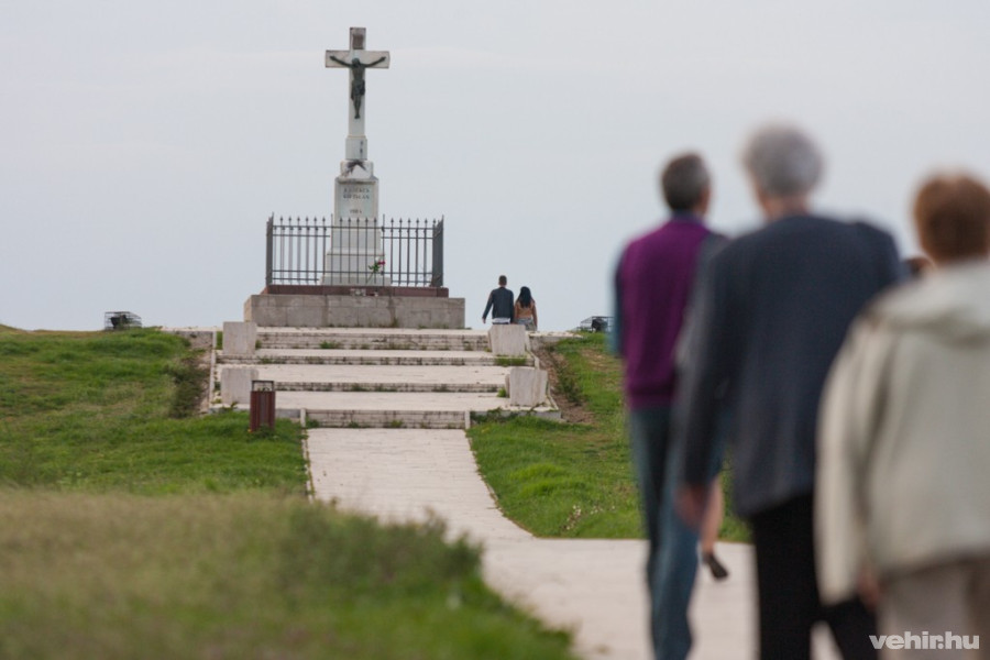 Sokan vesznek részt a csend sétán