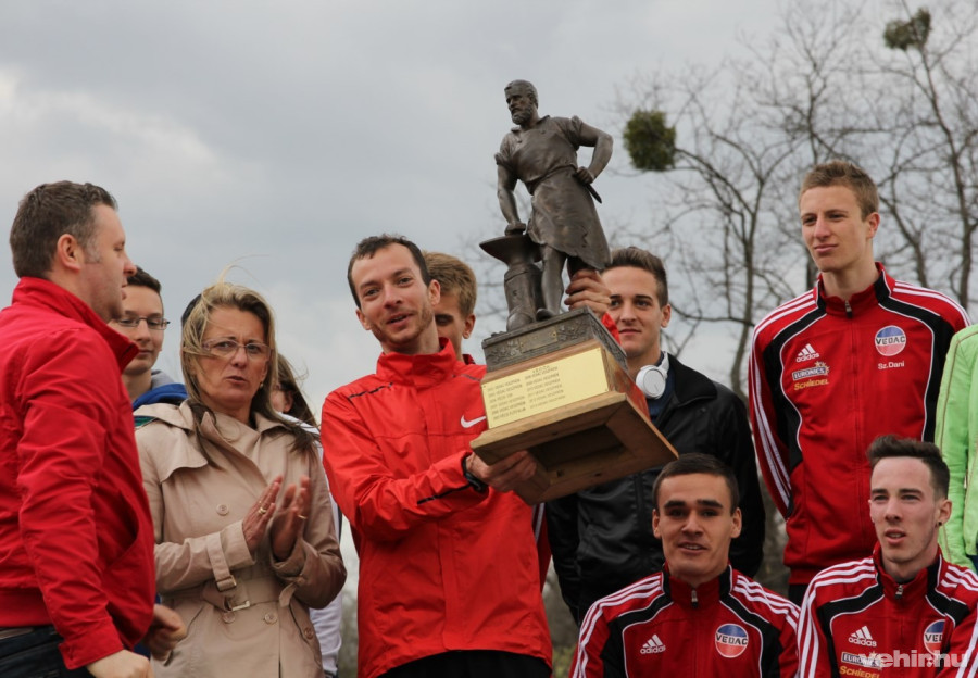 Az impozáns serleget Minczér Albert vette át