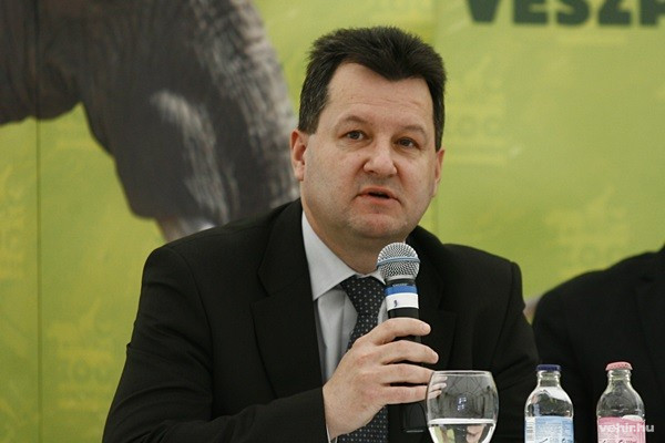 Molnár Tamás