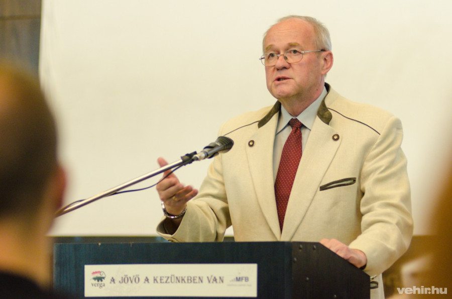 dr. Jung László