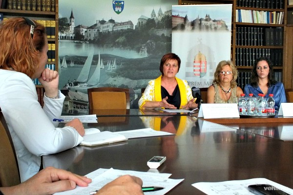 dr. Andrásofszky Enikő megyei tisztifőorvos; Dreska Erzsébet, a Mintamenza Program megyei koordinátora és Nemes Márta, az Egry óvoda élelmezési vezetője