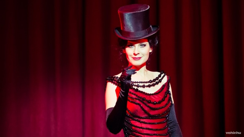 Ninonként A Montmartre-i ibolyában