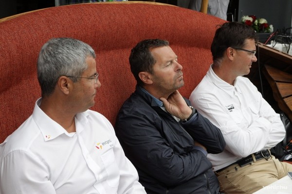 Litkey Farkas, a Kékszalag tizenegyszeres győztese, Láng Róbert, a Nemere II hajó tulajdonosa, és Józsa Márton, a Fifty-Fifty hajó a kormányosa (b-j) a 46. Kékszalag Audi Nagydíj vitorlásverseny balatonfüredi sajtótájékoztatóján 2014. június 30-án. MTI Fotó: Nagy Lajos 