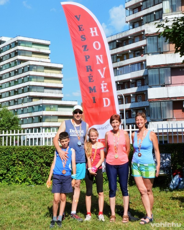 A Veszprémi Honvéd SE dobogós helyezettjei - Fotó: Bálint Benedek