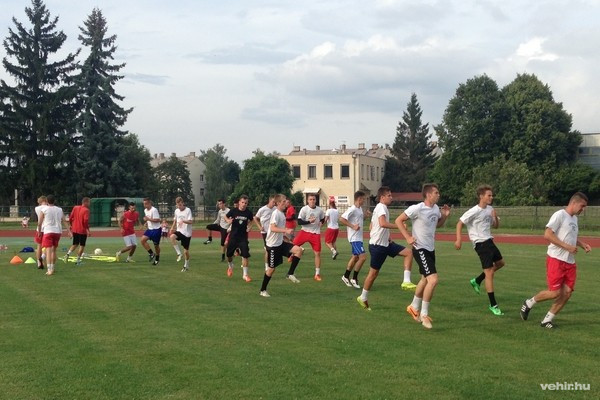 A Csepel ellen kezd a Veszprém