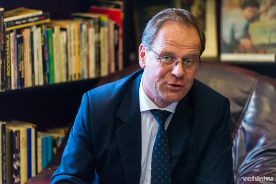 dr. Navracsics Tibor