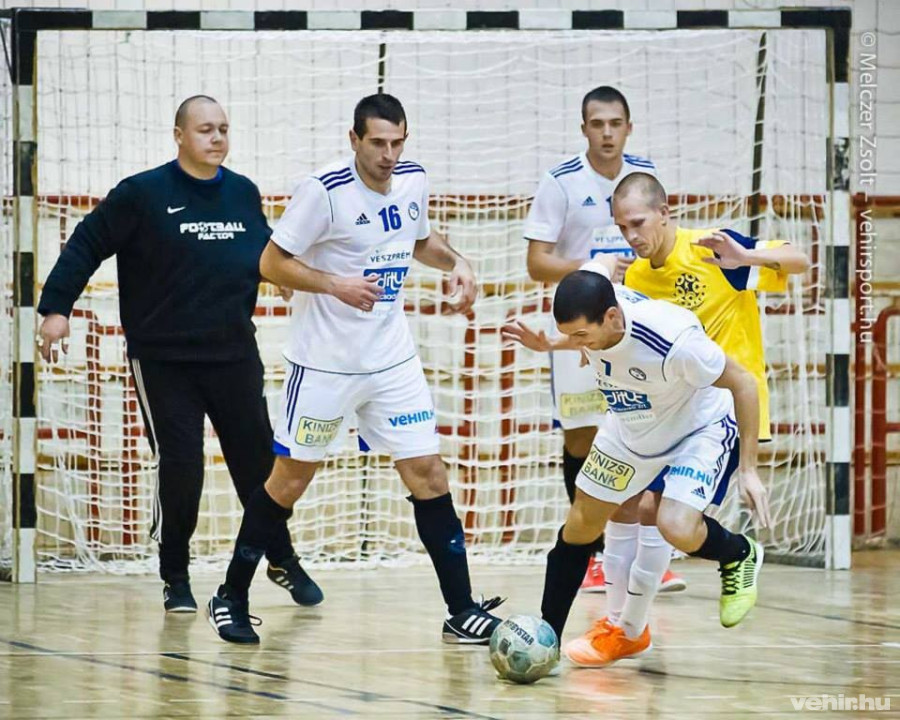 Folytatódik a küzdelem az első osztályban