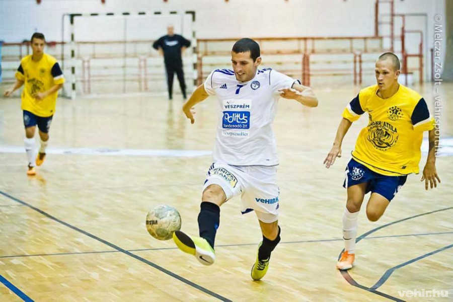 Tatai a címeres mez után ismét veszprémi szerelésben riogatja a kapusokat