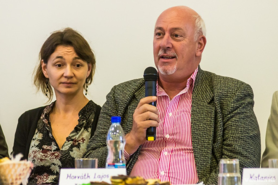 A mikrofonnál Horváth Lajos