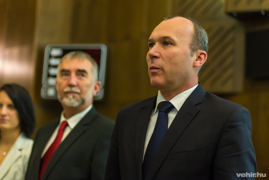A polgármester és a képviselők letették esküjüket