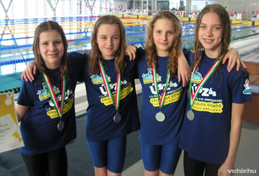 Veisz Dóra, Szita Panna Sára, Nyiri Villő és Tóth Réka 