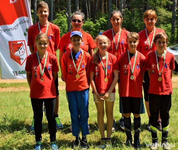 A VHS középtávú versenyszámban dobogós helyezést elérő versenyzői (hiányzik: Schafer Ferdinánd)