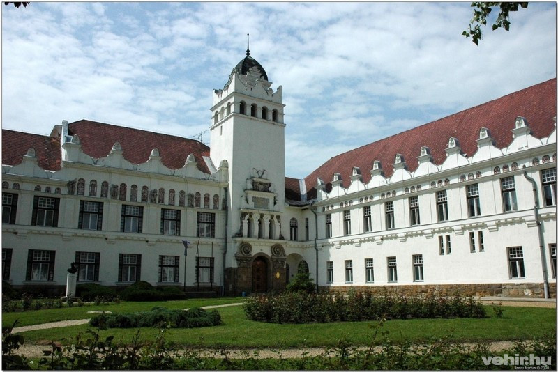 Miskolci Egyetem Comenius Sárospataki Főiskolai karának egykori épülete. Fotó: itthon.hu