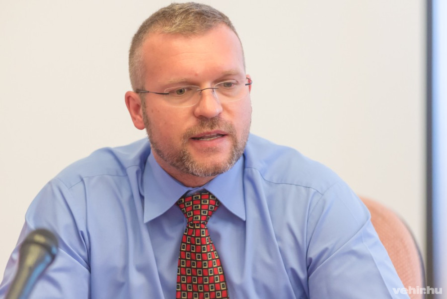 dr. Szoboszlai András