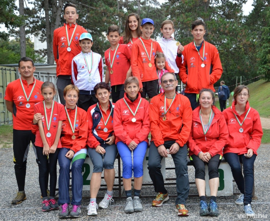 A rövidtávú versenyben dobogós helyezett VHSE versenyzők (hiányzik Bálint Gergő, Esztergályos Botond és Barát János)