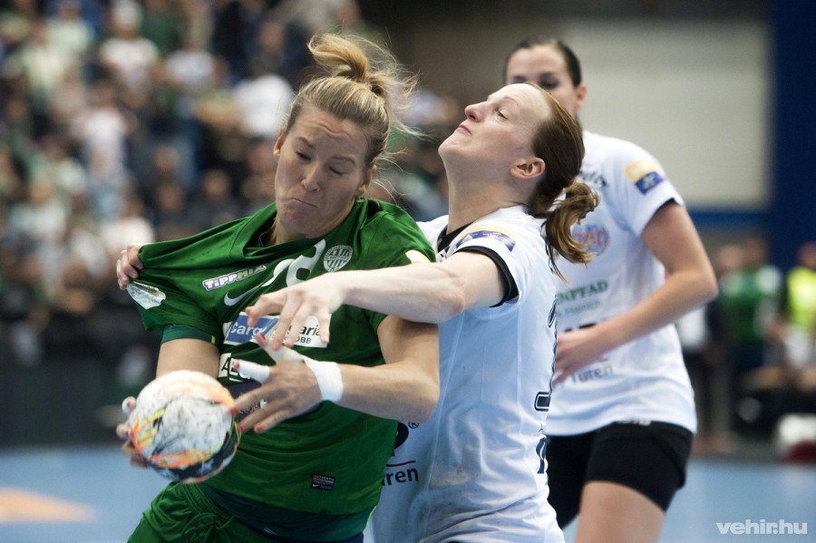 Pappné Szamoranszky Piroska, az FTC (b) és Katrin Engel, a német Thüringer HC játékosa a női kézilabda Bajnokok Ligája B csoportjának 4. fordulójában játszott FTC-Rail Cargo Hungaria - Thüringer HC mérkőzésen Budapesten, a SYMA Rendezvény és Kongresszusi Központban 2015. november 7-én. MTI Fotó: Koszticsák Szilárd
