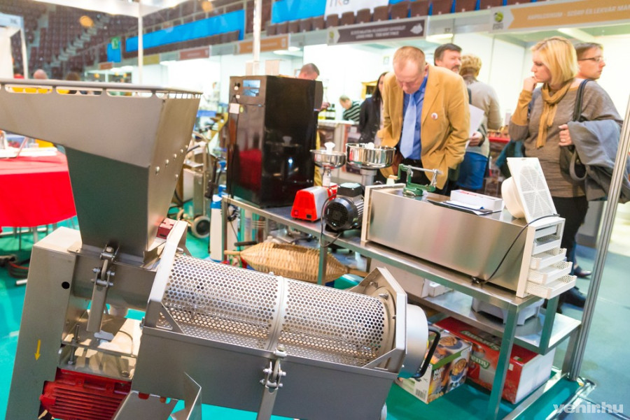 a gépek is bemutatkoznak