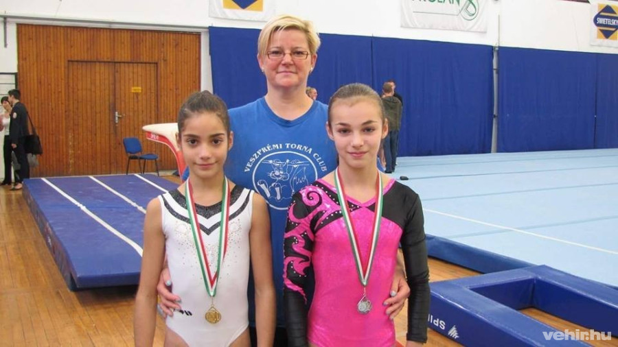 Árkovits Krisztina edző Gesztesi Lilivel és Kupcsik Csengével