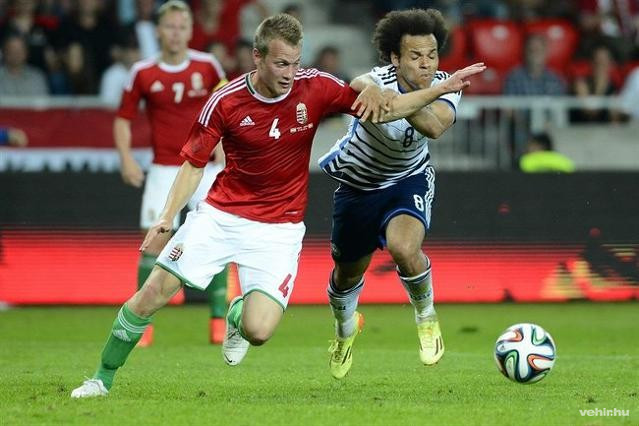Lang Ádám (4-es mezben) a felnőtt válogatott alapemberévé vált - Fotó: MLSZ