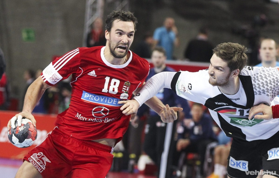 Nagy Kornél (b) és a német Hendrik Pekeler a férfi kézilabda Európa-bajnokság középdöntőjében, a Németország - Magyarország mérkőzésen Lengyelországban, Wroclawban 2016. január 22-én. A magyar válogatott tíz góllal, 29-19-re kikapott. MTI Fotó: Kovács Anikó