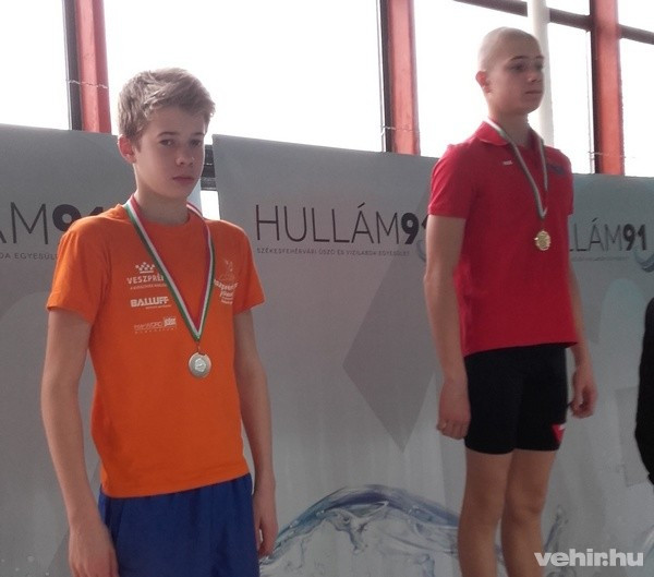 Mürkli Márton (a kép bal oldalán) ezüstérmet szerzett