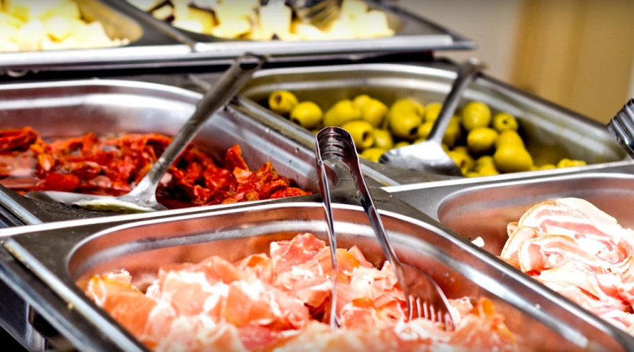 A Jásdi pincészethez a kísérő falatok a Chianti Delicateból érkeznek