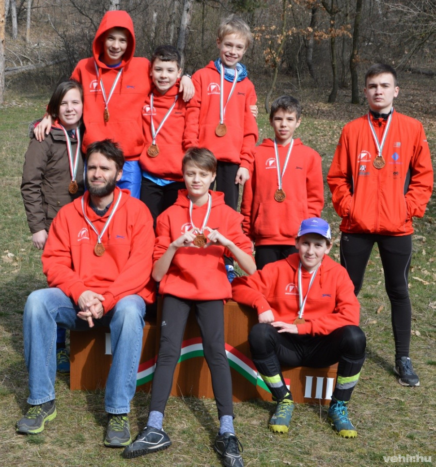 A tájfutó maraton dobogós helyezettjeink egy csoportja - Fotók: Bálint Bence