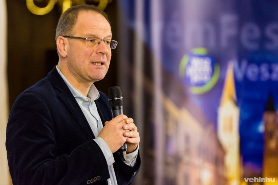 dr. Navracsics Tibor