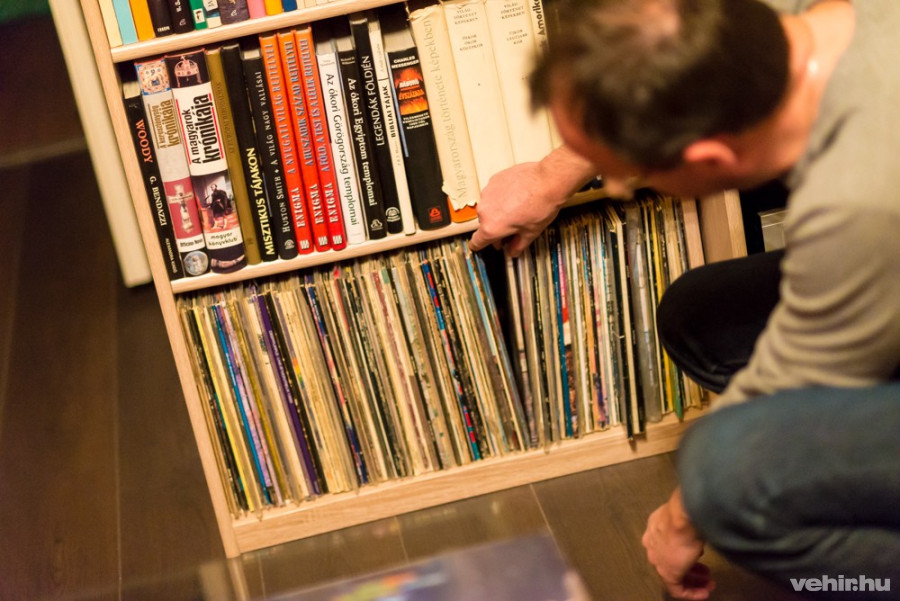 több száz dedikált eredeti bakelitlemez