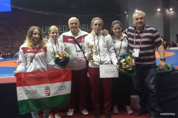 Németh Zsanett (jobbról a harmadik)