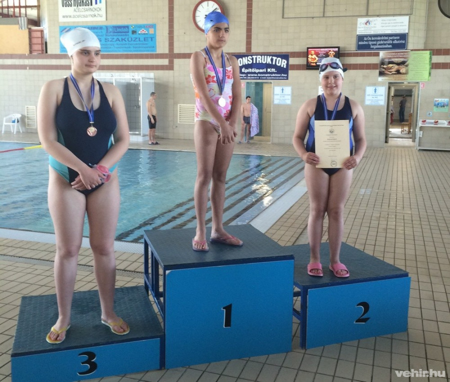 Brotscholl Adrienn a dobogó második fokán