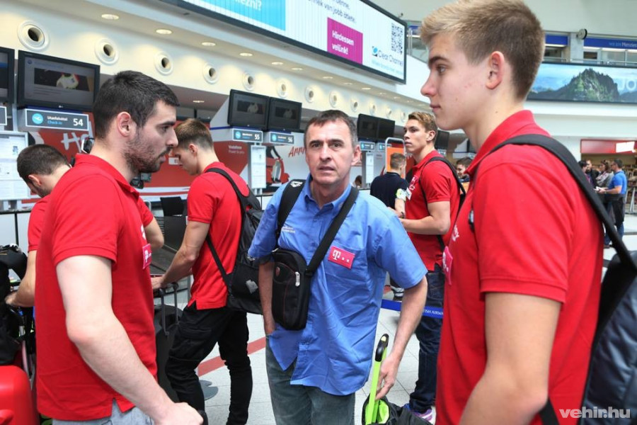 Archív fotó: MÚSZ – A kép középen Szokolai László és jobbra tanítványa, Rasovszky Kristóf