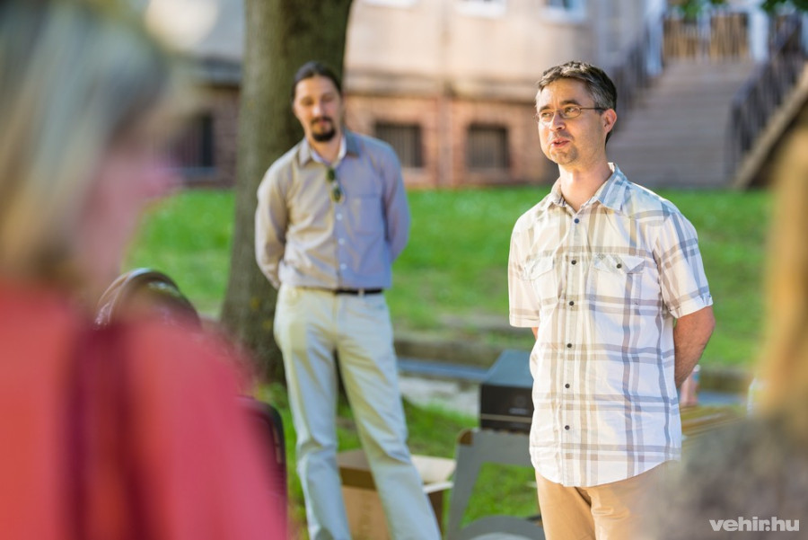 Jobbra Gadár László