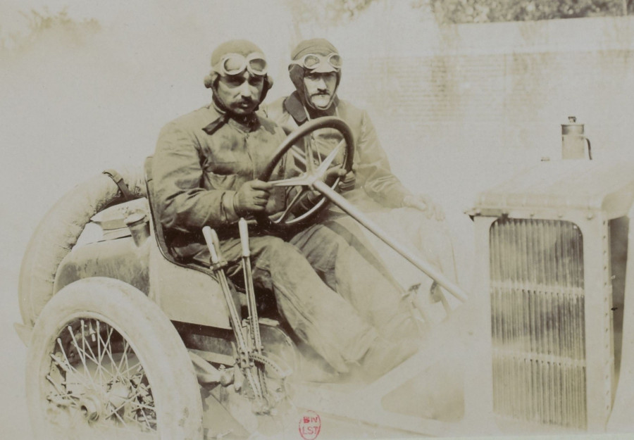 A Renault volánjánál Szisz Ferenc