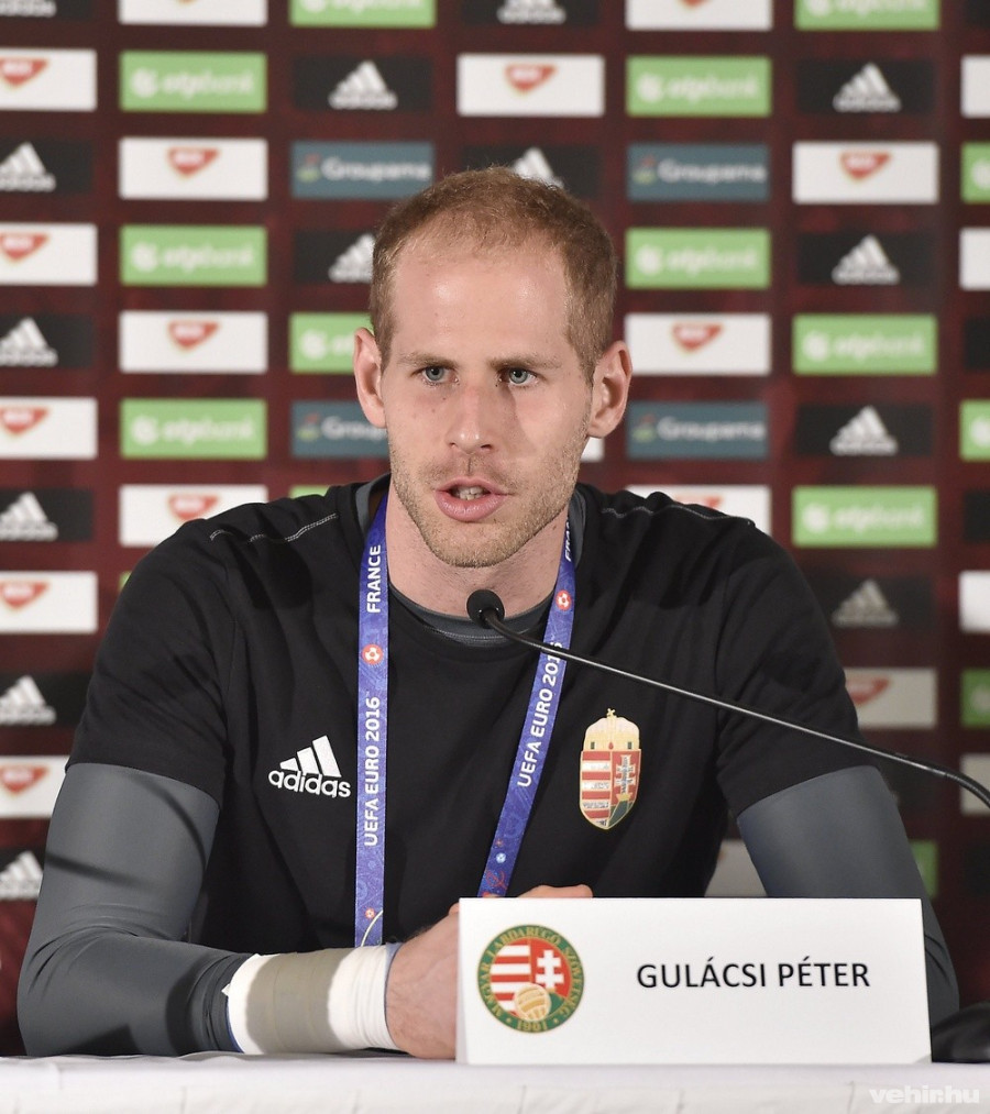 Gulácsi Péter, a magyar válogatott kapusa a csapat sajtótájékoztatóján a Magyar Labdarúgó Szövetség médiaközpontjában a franciaországi labdarúgó Európa-bajnokságon Montauroux-ban 2016. június 16-án. MTI Fotó: Illyés Tibor