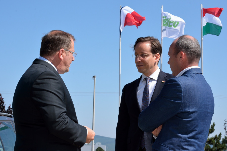 Porga Gyula a Valeo egy korábbi beruházásának átadóján (Fotó: Valeo Kft)