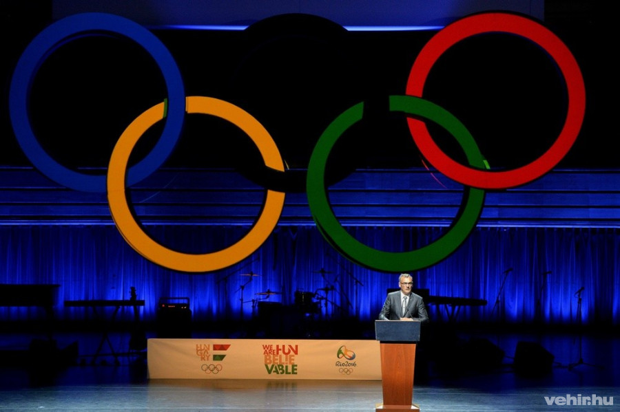 Borkai Zsolt, a Magyar Olimpiai Bizottság (MOB) elnöke beszédet mond a riói nyári olimpián résztvevő magyar sportolók ünnepélyes fogadalomtétele előtt a Művészetek Palotájában 2016. július 7-én. MTI Fotó: Máthé Zoltán