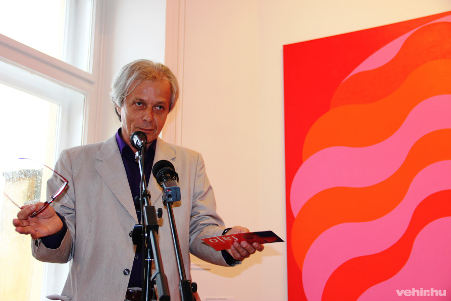 A kiállítás egyik kurátora Hegyeshalmi László