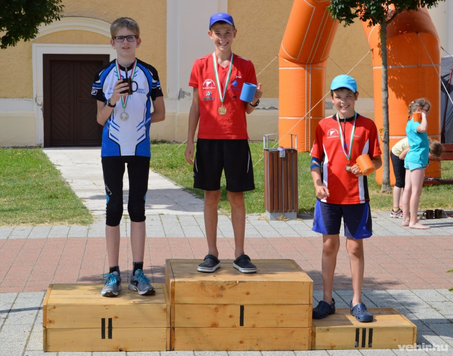 A Bálint testvérek a dobogón - Fotó: Bálint Bence